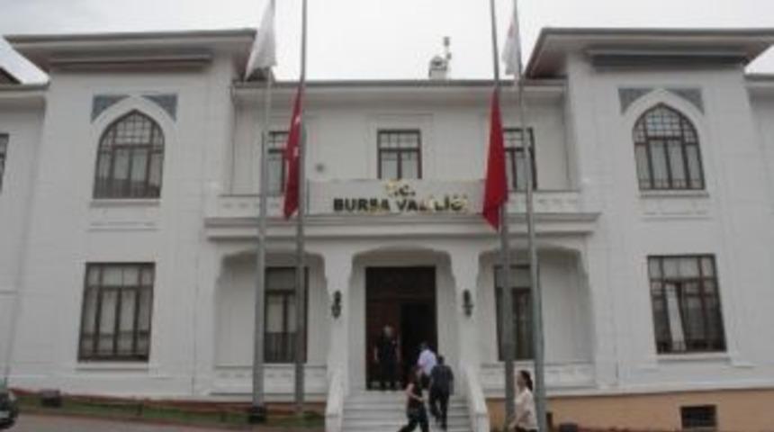 Bursa&rsquo;da T&uuml;rk Bayrakları Yarıya İndi