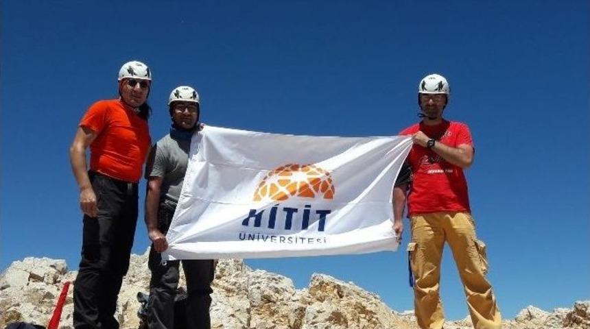 Hititli Akademisyenlerden Emler Zirvesine Tırmanış