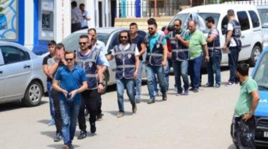 Karaman&rsquo;da Uyuşturucu Satıcılarına Operasyon: 8 G&ouml;zaltı