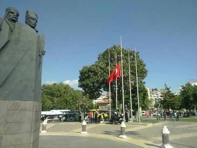 Gaziantep’te Bayraklar Yarıya İndirildi