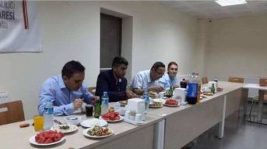 Aşkale G&ouml;&ccedil; İdaresi Barınma Merkezi Personeli İftarda Buluştu