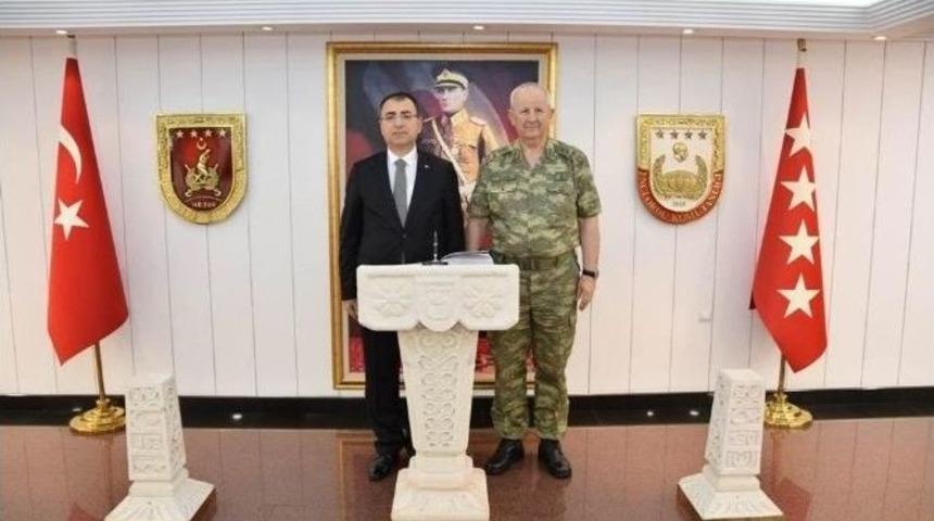 Vali Toprak 2.ordu Komutanlığını Ziyaret Etti