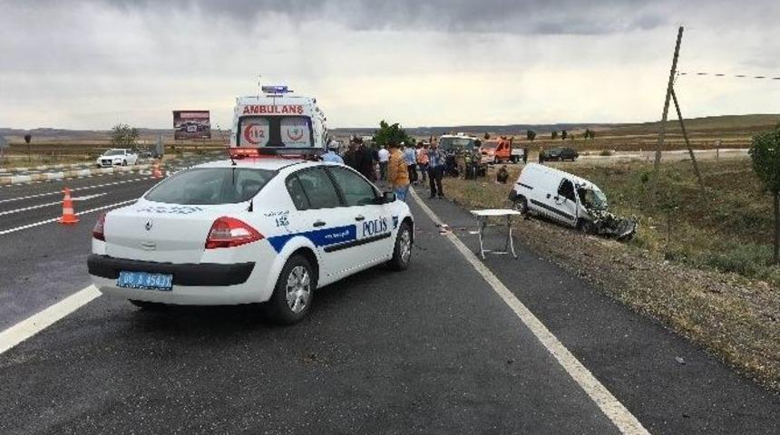 Yolcu Otob&uuml;s&uuml; İle Hafif Ticari Ara&ccedil; &Ccedil;arpıştı: 1 &Ouml;l&uuml;