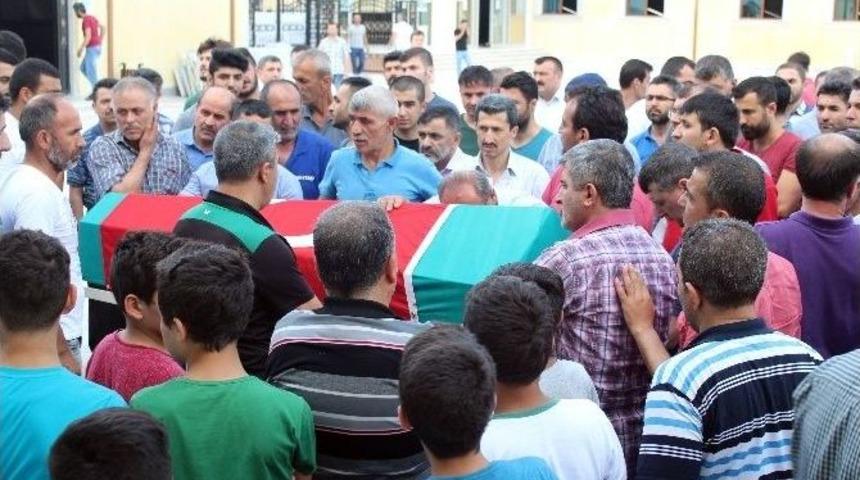 Havalimanı Saldırısında Hayatını Kaybeden Taksi Şof&ouml;r&uuml; Son Yolculuğuna Uğurlandı