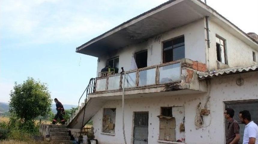 Ev Yangını Korkuttu