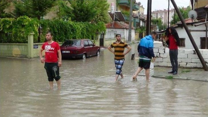 Karaman’da Sağanak Nedeniyle Evleri Su Bastı G1