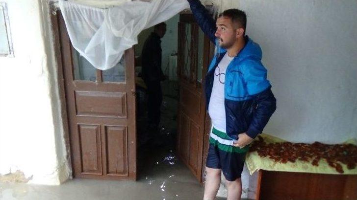 Karaman’da Sağanak Nedeniyle Evleri Su Bastı G3