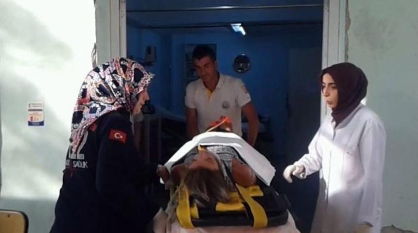 Otomobil Ref&uuml;je &Ccedil;arptı: 2 Yaralı