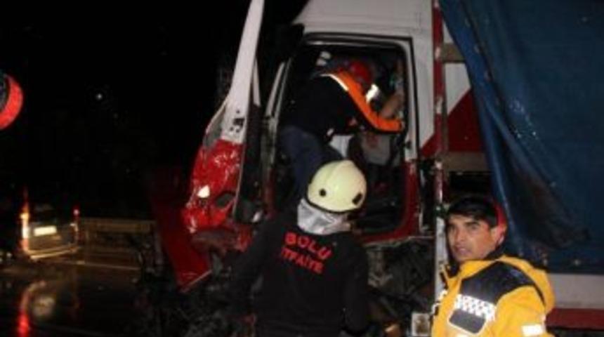 Bolu Dağı&rsquo;nda İki Kamyon &Ccedil;arpıştı: 1 Yaralı