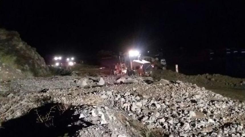 Malatya-adıyaman Karayolunda Heyelan