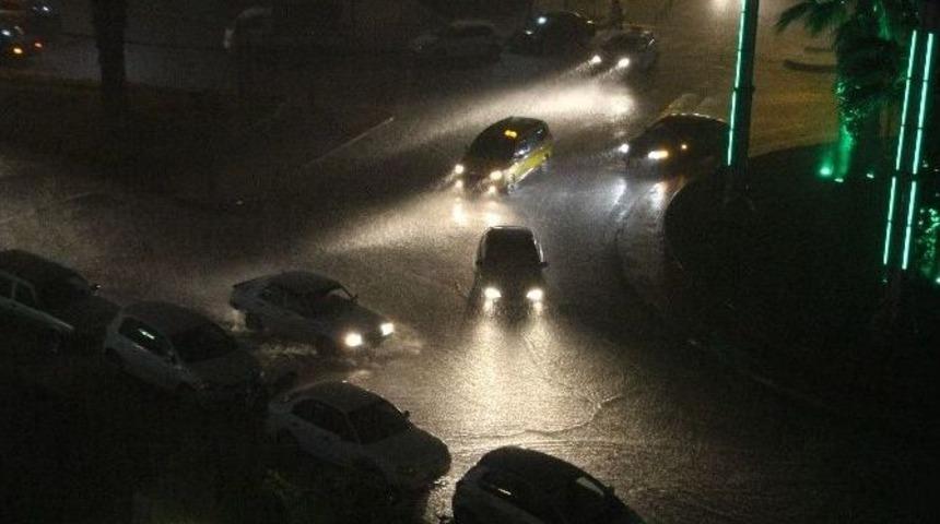 Aniden Bastıran Sağanak Vatandaşa Zor Anlat Yaşattı