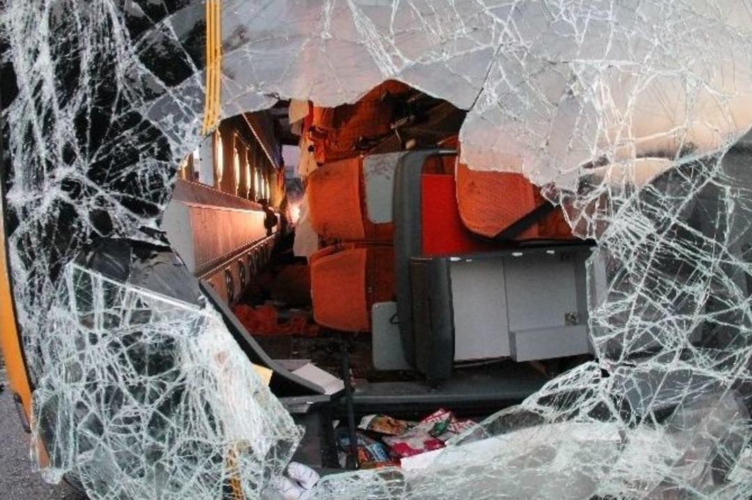 Elazığ&rsquo;da Otob&uuml;s Kazası: 27 Yaralı