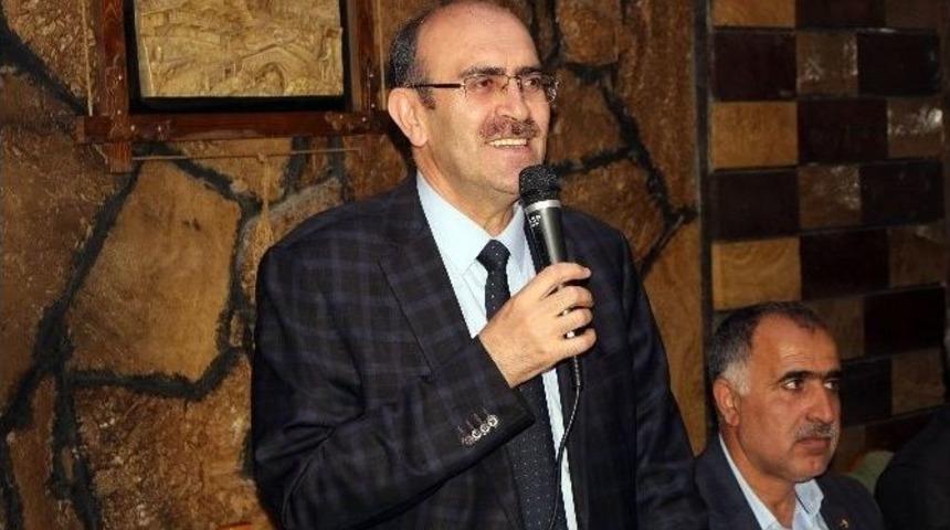 Ağrı İbrahim &Ccedil;e&ccedil;en &Uuml;niversitesi Rekt&ouml;r Adayı K&uuml;frevioğlu&rsquo;ndan İftar Yemeği