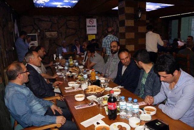 Ağrı İbrahim Çeçen Üniversitesi Rektör Adayı Küfrevioğlu’ndan İftar Yemeği