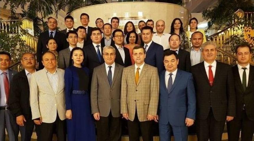 Ahmet Yesevi &Uuml;niversitesi Mezunları Astana&rsquo;da İftarda Bir Araya Geldi