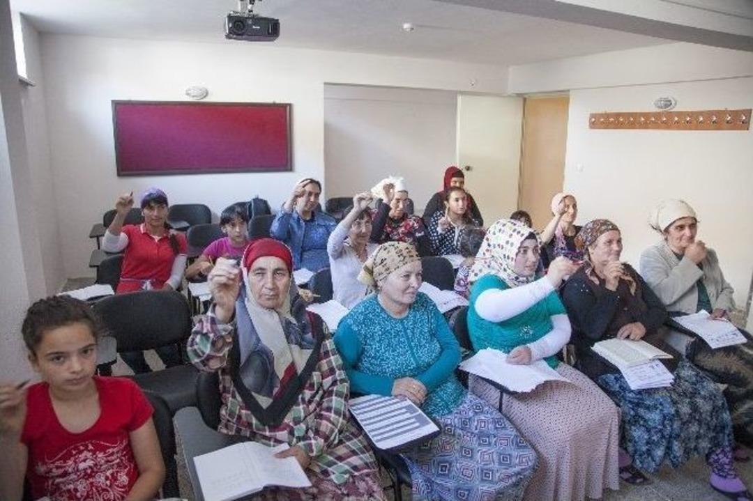 Ahıskalılar T&uuml;rk&ccedil;e &Ouml;ğreniyor