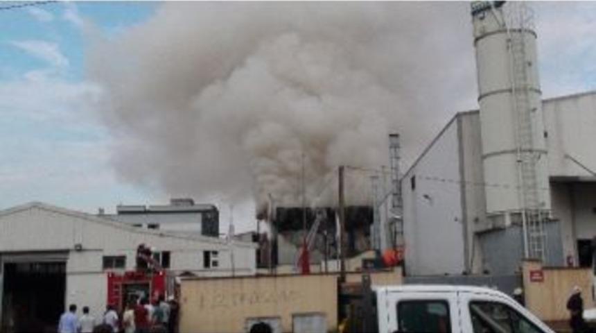 (&ouml;zel Haber) İstanbul&rsquo;da Korkutan Fabrika Yangını