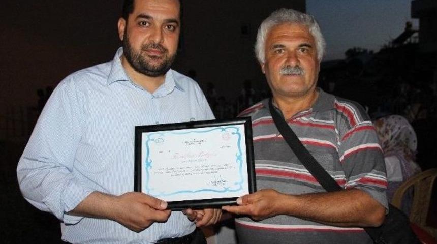 M&uuml;ft&uuml; Aktoprak&rsquo;tan İha Muhabiri &Ccedil;elik&rsquo;e Teşekk&uuml;r Belgesi