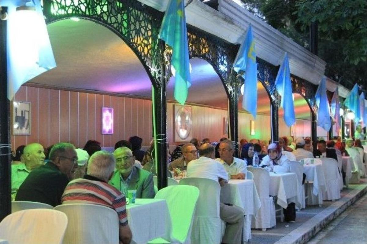 Kırım Derneği&rsquo;nden İftar Yemeği