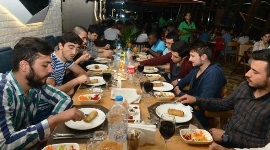 Yabancı &Ouml;ğrenciler Orucunu Nil&uuml;fer&rsquo;de A&ccedil;tı