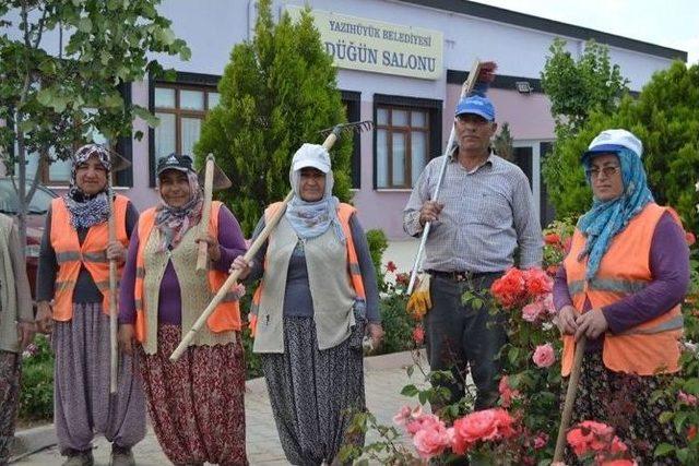 (özel Haber) Kadınlar Kasabayı Bayrama Hazırlıyor