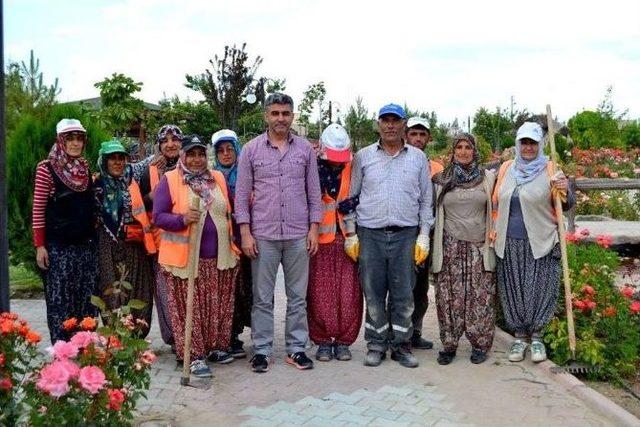 (özel Haber) Kadınlar Kasabayı Bayrama Hazırlıyor