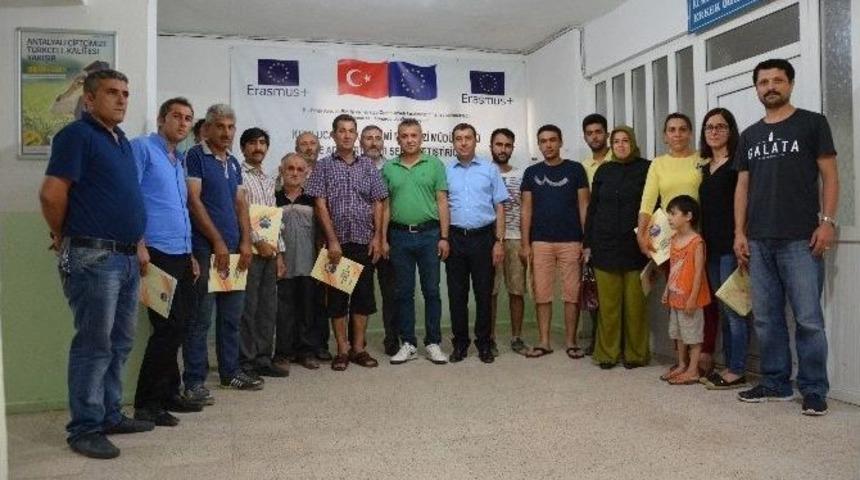 Kumlucalı &Ccedil;ift&ccedil;ilere &Ouml;rg&uuml; Altı Sebze Yetiştiriciliği Sertifikası