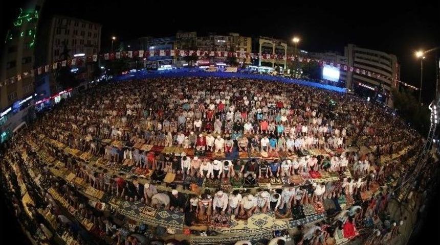 İlkadım&rsquo;da 10 Binler Hep Birlikte Saf Tutacak