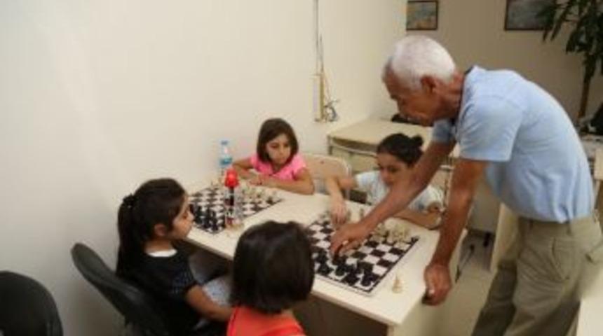 Mezitli Belediyesi&rsquo;nin Satran&ccedil; Kursuna Yoğun İlgi