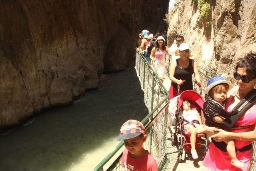 Kartpostallık Saklıkent Kanyonu Ziyaret&ccedil;i Akınına Uğruyor