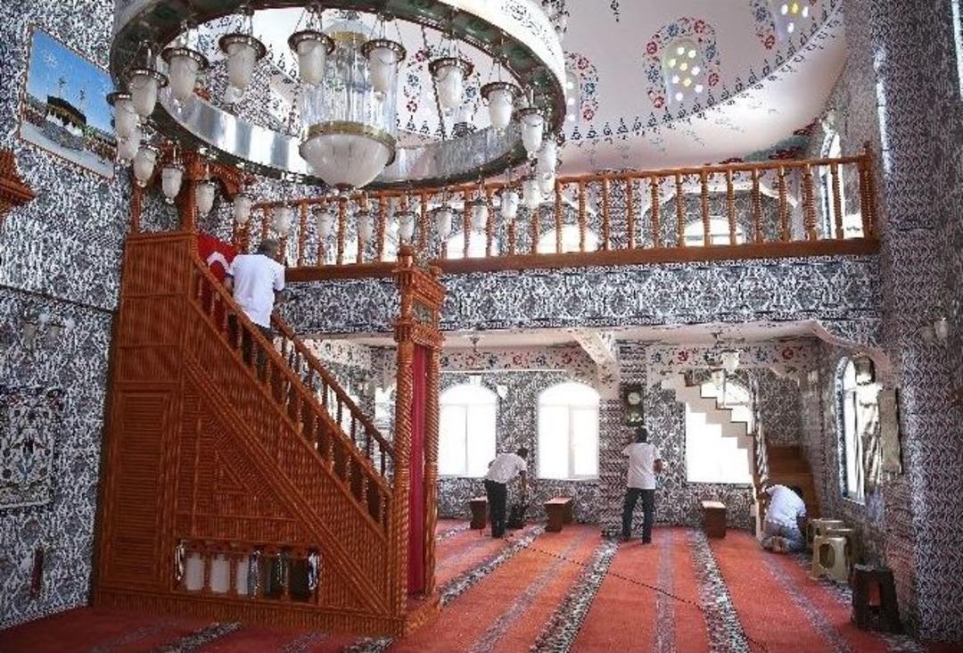 Buca Ve Karşıyaka&rsquo;da Bayram Temizliği