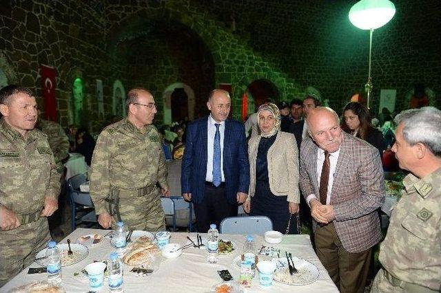 Tarihi Tabyalarda Şehit Ve Gazi Ailelerine İftar Yemeği