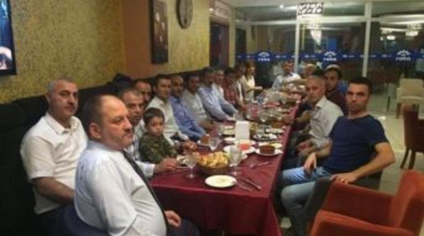 İftar Yemeğinde Bir Araya Geldiler