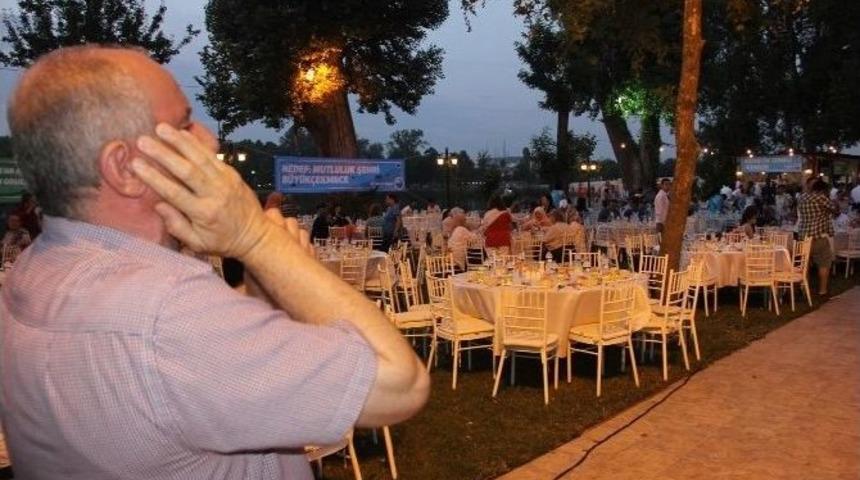 B&uuml;y&uuml;k&ccedil;ekmeceliler Meri&ccedil; Nehri&rsquo;nin Kıyısında İftar Yaptı