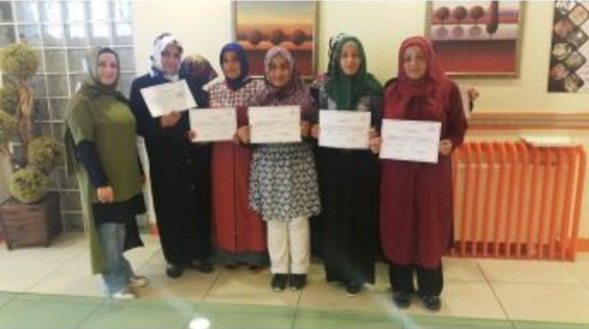 Ayyıldızlı Hanımlar Arap&ccedil;a Sertifikası Aldı