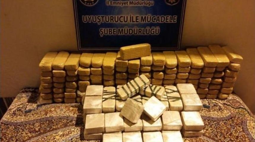 Malatya&rsquo;da İran Plakalı Ara&ccedil;ta Uyuşturucu Ele Ge&ccedil;irildi