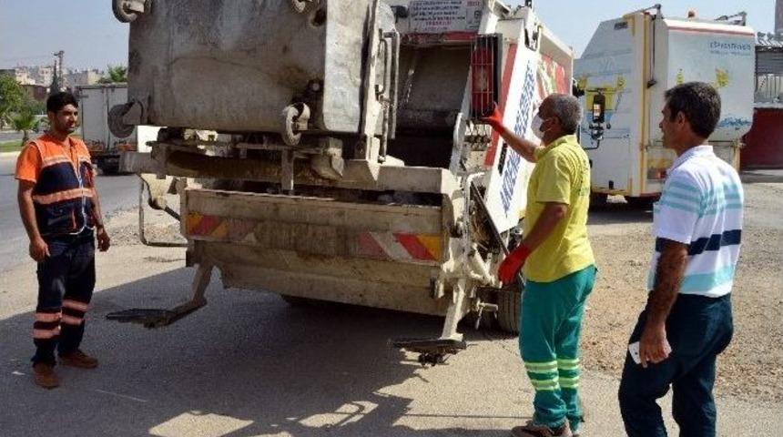 Akdeniz&rsquo;de &Ccedil;&ouml;p Konteynerleri Temizleniyor