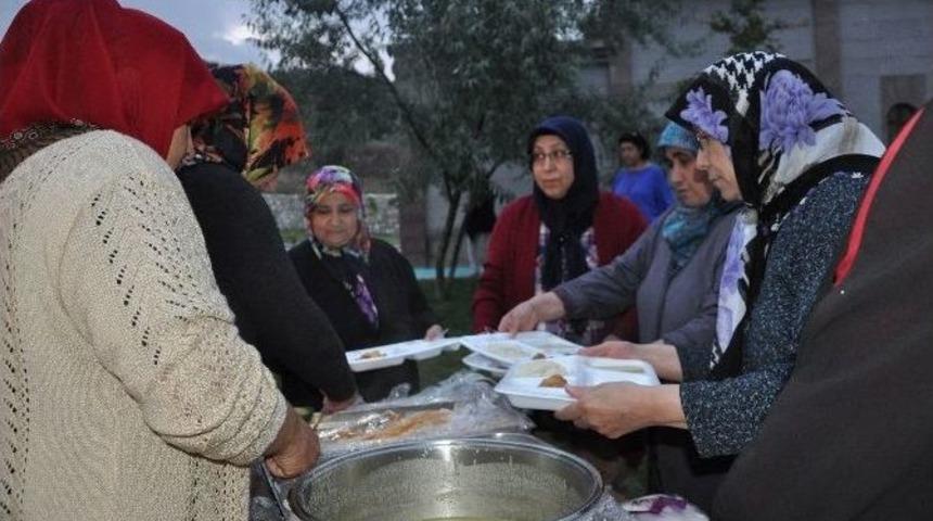 Kursiyerler Sultanevindeki İftarda Bir Araya Geldi
