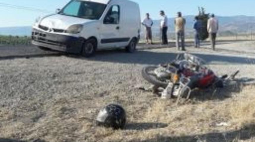 Otomobil İle Motosiklet &Ccedil;arpıştı: 1 Yaralı