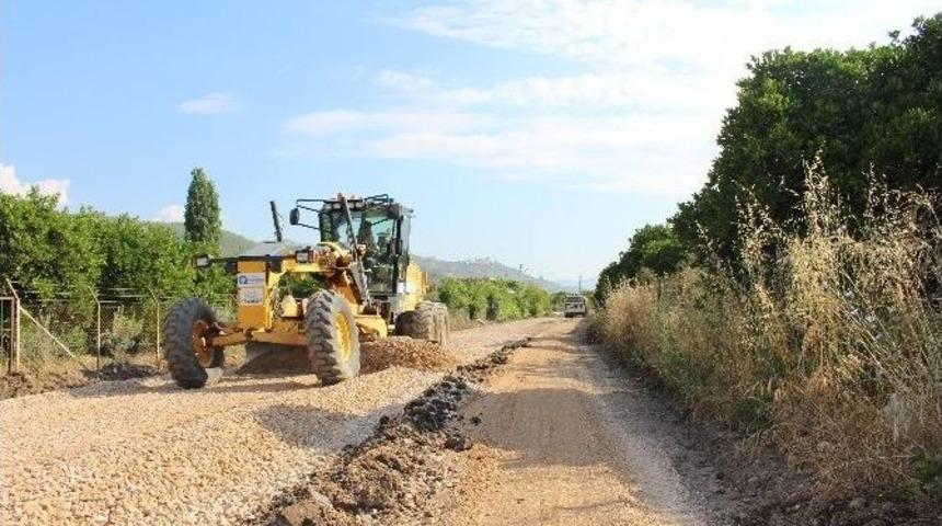Kumluca&rsquo;nın Mahalle Yolları Yenileniyor