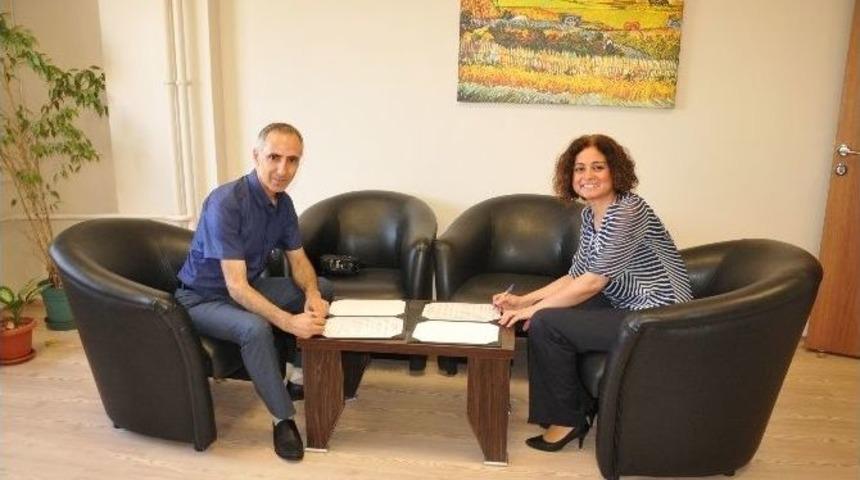 Y&uuml;k&uuml;ml&uuml;ler Kitap Okutularak, Topluma Kazandırılacak