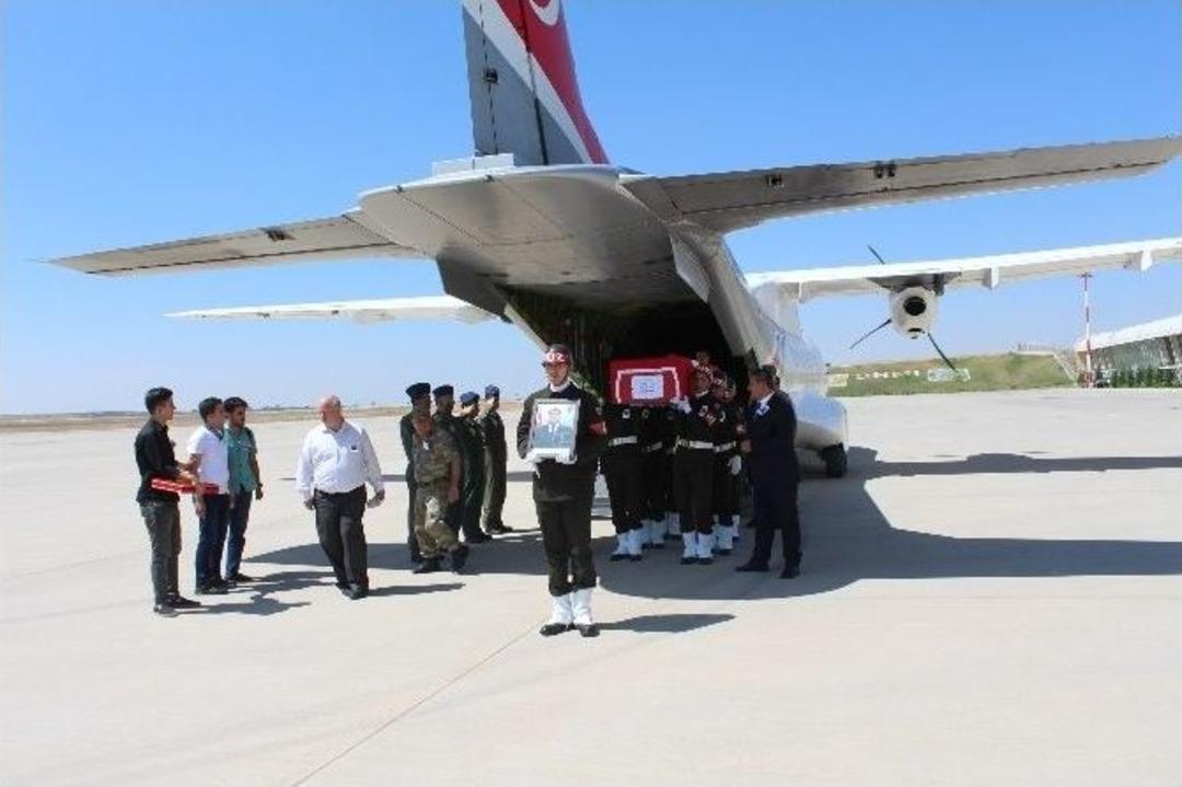 &Ouml;ks&uuml;z Şehit Toprağa Verildi