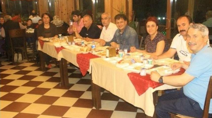 Başkan Şahin, Esenk&ouml;y Sakinleriyle İftarda Buluştu