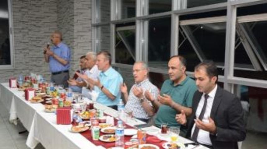Dinar Kaymakamlığından Muhtarlara İftar Yemeği