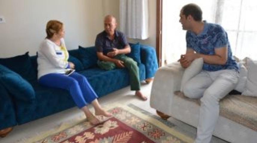Yunusemre Belediyesi Yaşlı Adam Ve Kızına Sahip &Ccedil;ıktı