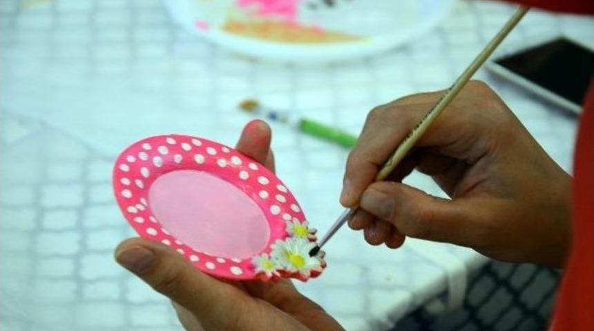 Seramik Boyama At&ouml;lyesi İle Rengarenk Dakikalar