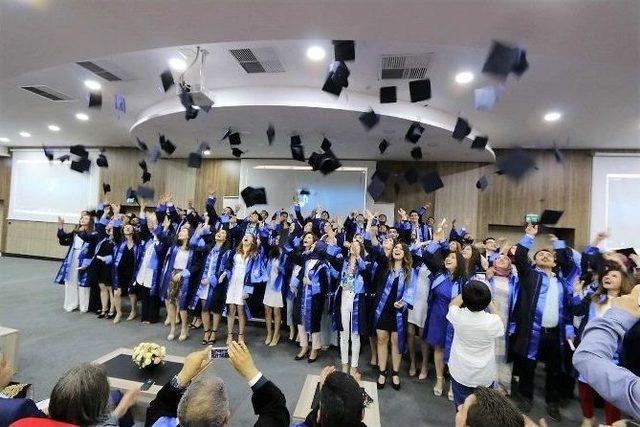 Saü Hukuk Fakültesi İlk Mezunlarını Verdi