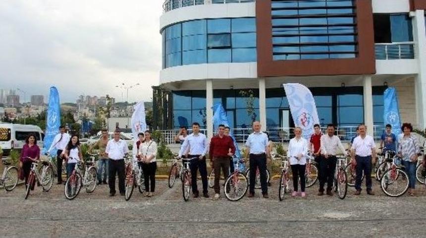 Halk Sağlığından Gen&ccedil;lik Merkezlerine 20 Bisiklet