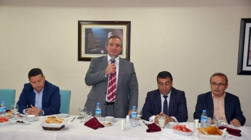 Başkan Toksoy, İftarda Esnaf, Muhtar Ve Stk&rsquo;larla Buluştu