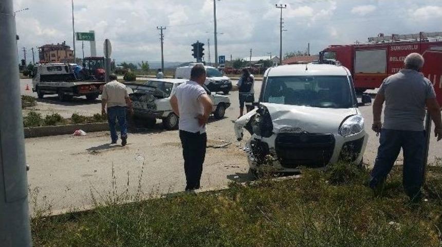 Sungurlu&rsquo;da Trafik Kazası: 4 Yaralı